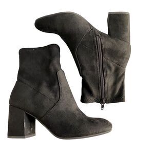 Soda Black Vegan Suede Ankle Boots Size 5.5
